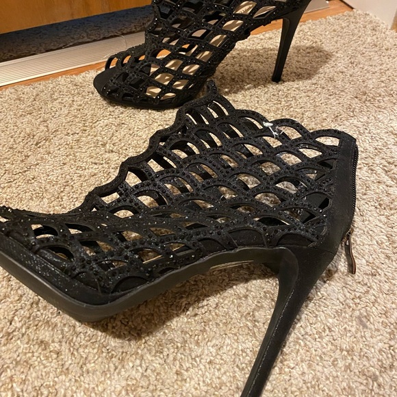Black rhinestone Le Château stilettos - Picture 2 of 2